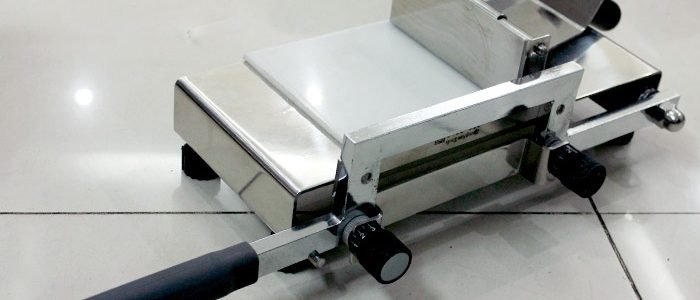 Hướng dẫn vệ sinh cho máy cắt thịt sống